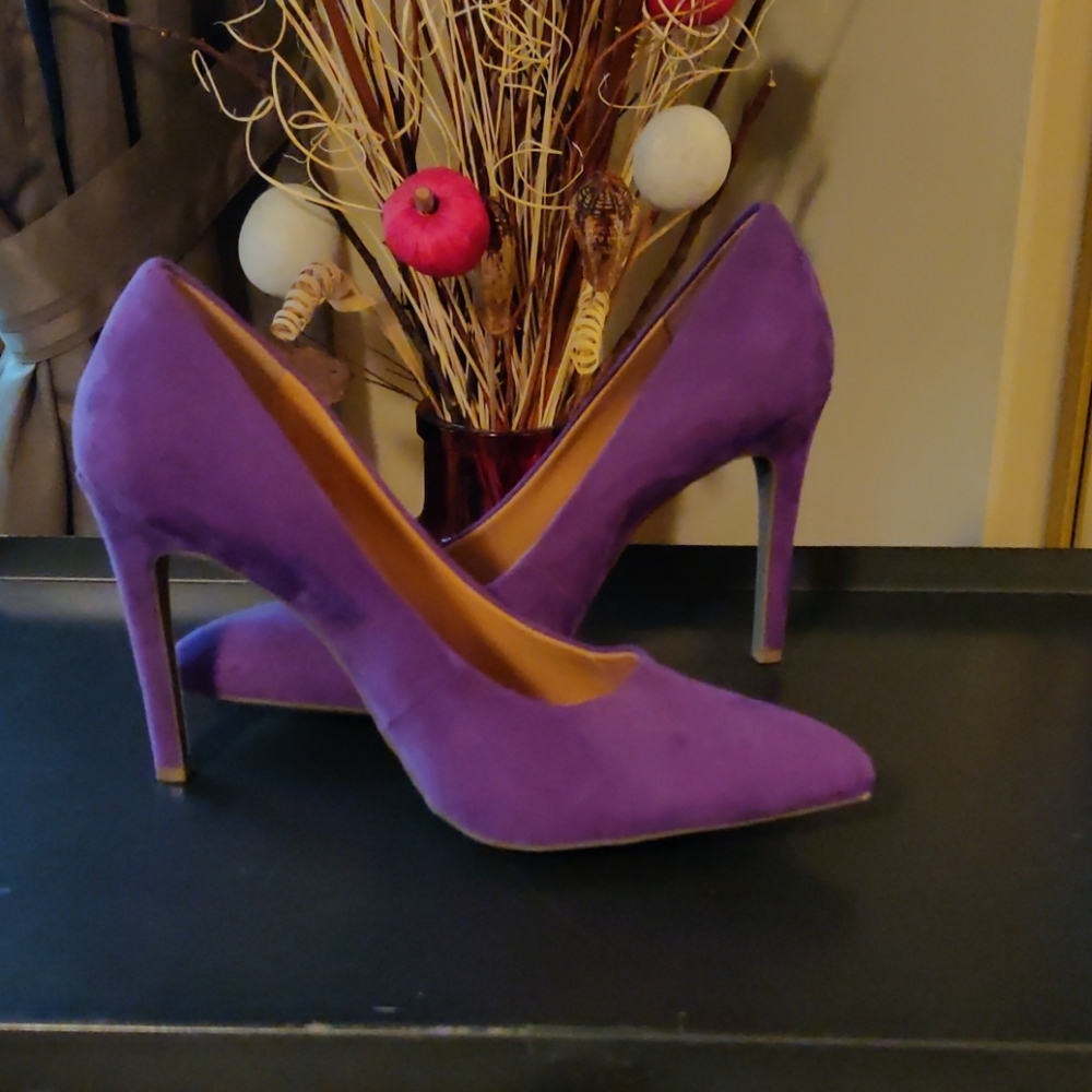High Heels - Picture 2 of 3